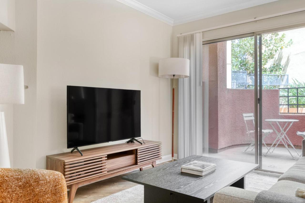 Woodland Hills 1br W Gym Wd Pool Nr 101 Lax-683 *