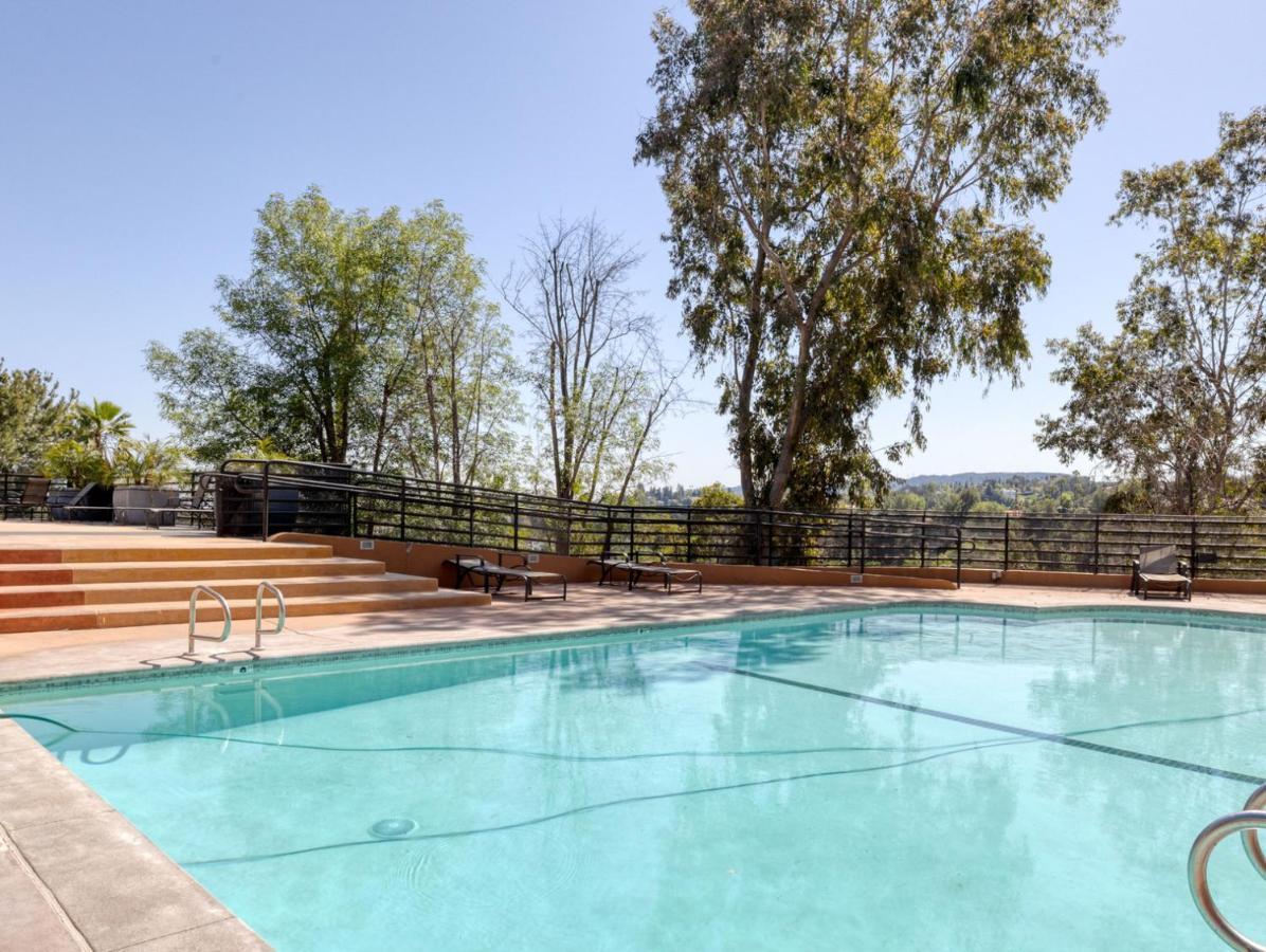 Woodland Hills 1br W Gym Wd Pool Nr 101 Lax-683 Appartement