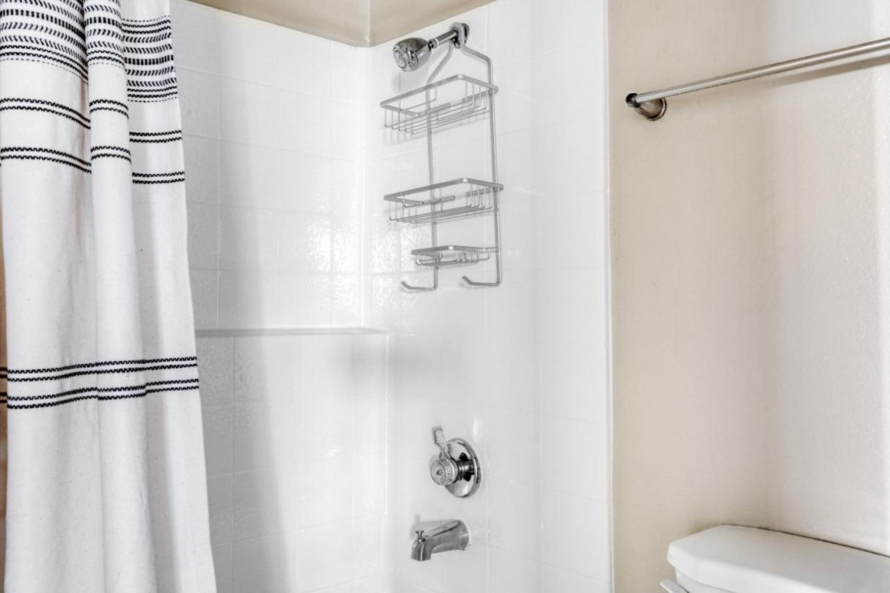 Woodland Hills 1br W Gym Wd Pool Nr 101 Lax-683